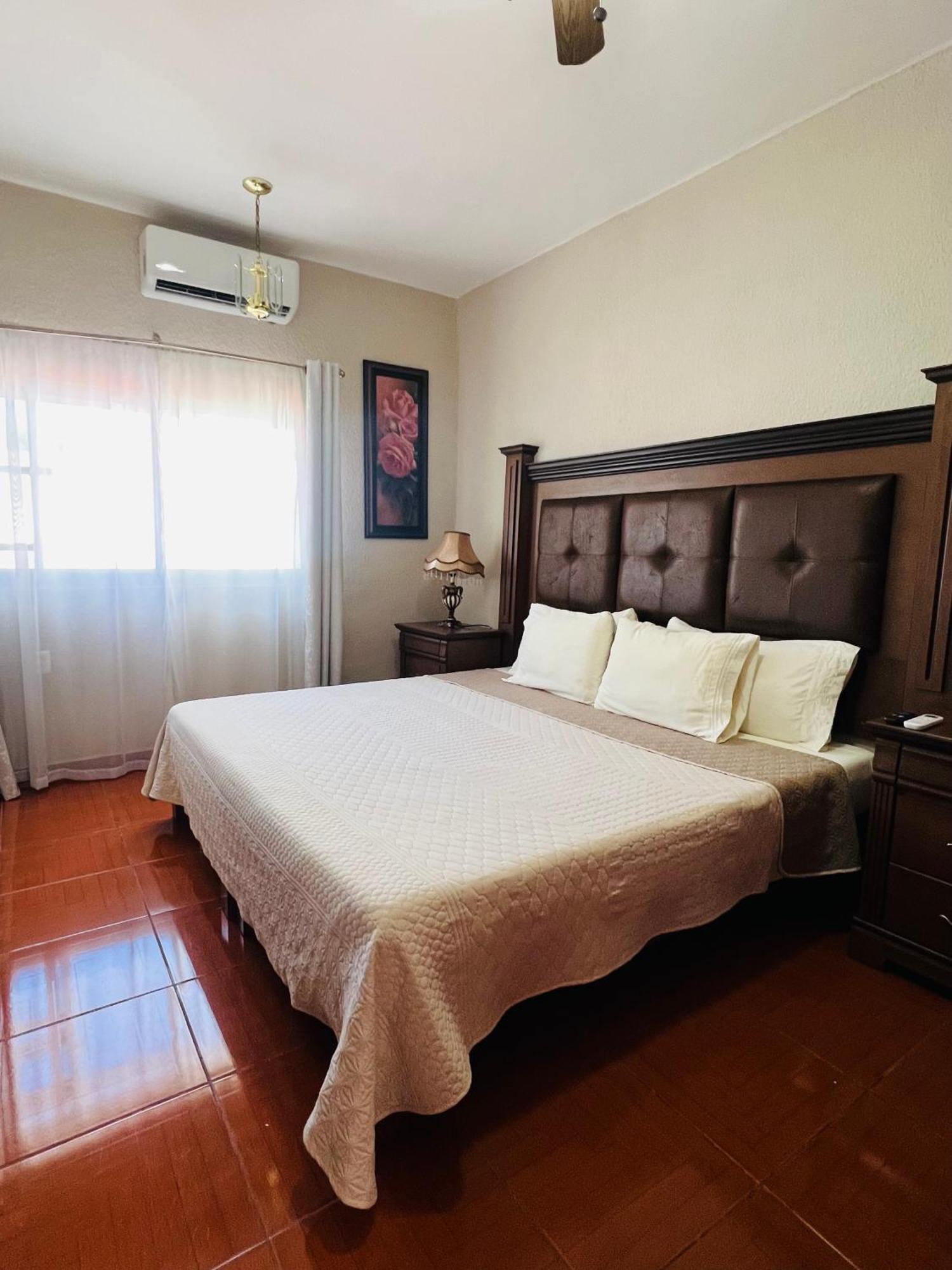 Hosteria Casa Marquez León de los Aldamas Extérieur photo
