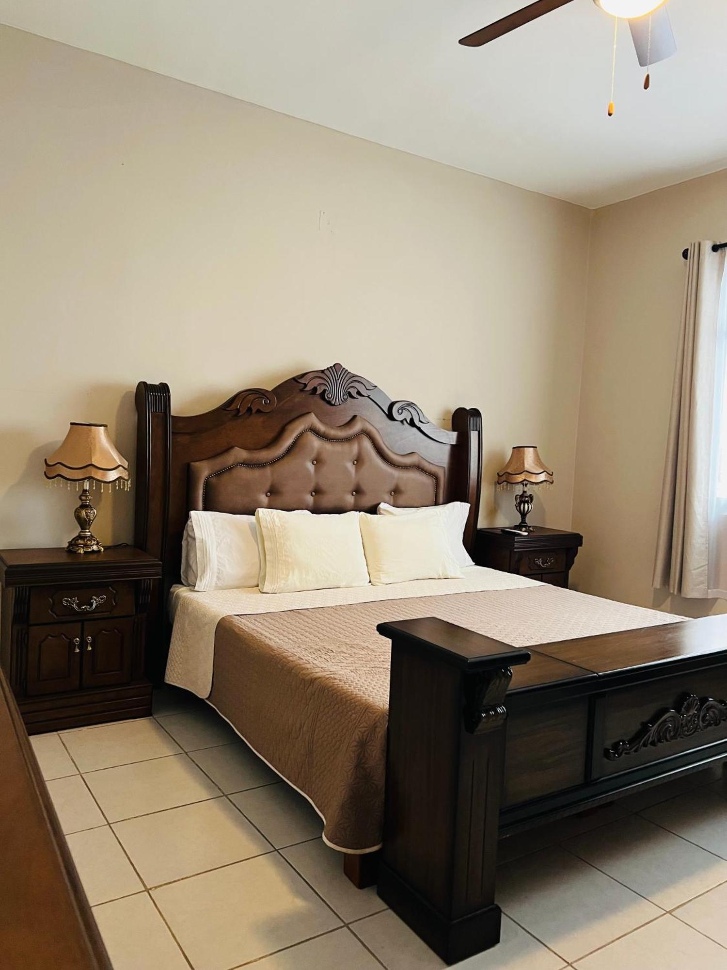 Hosteria Casa Marquez León de los Aldamas Extérieur photo