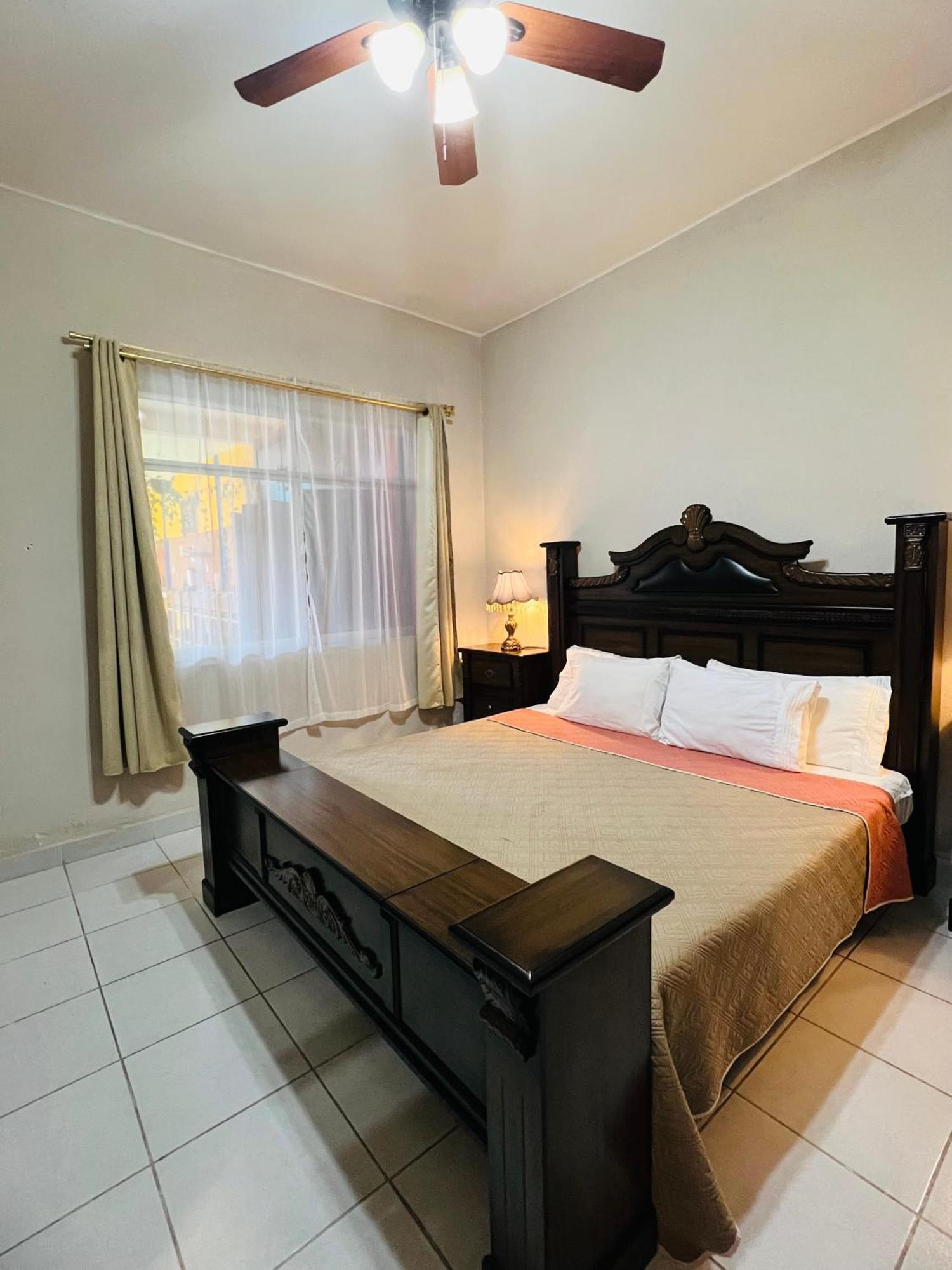 Hosteria Casa Marquez León de los Aldamas Extérieur photo
