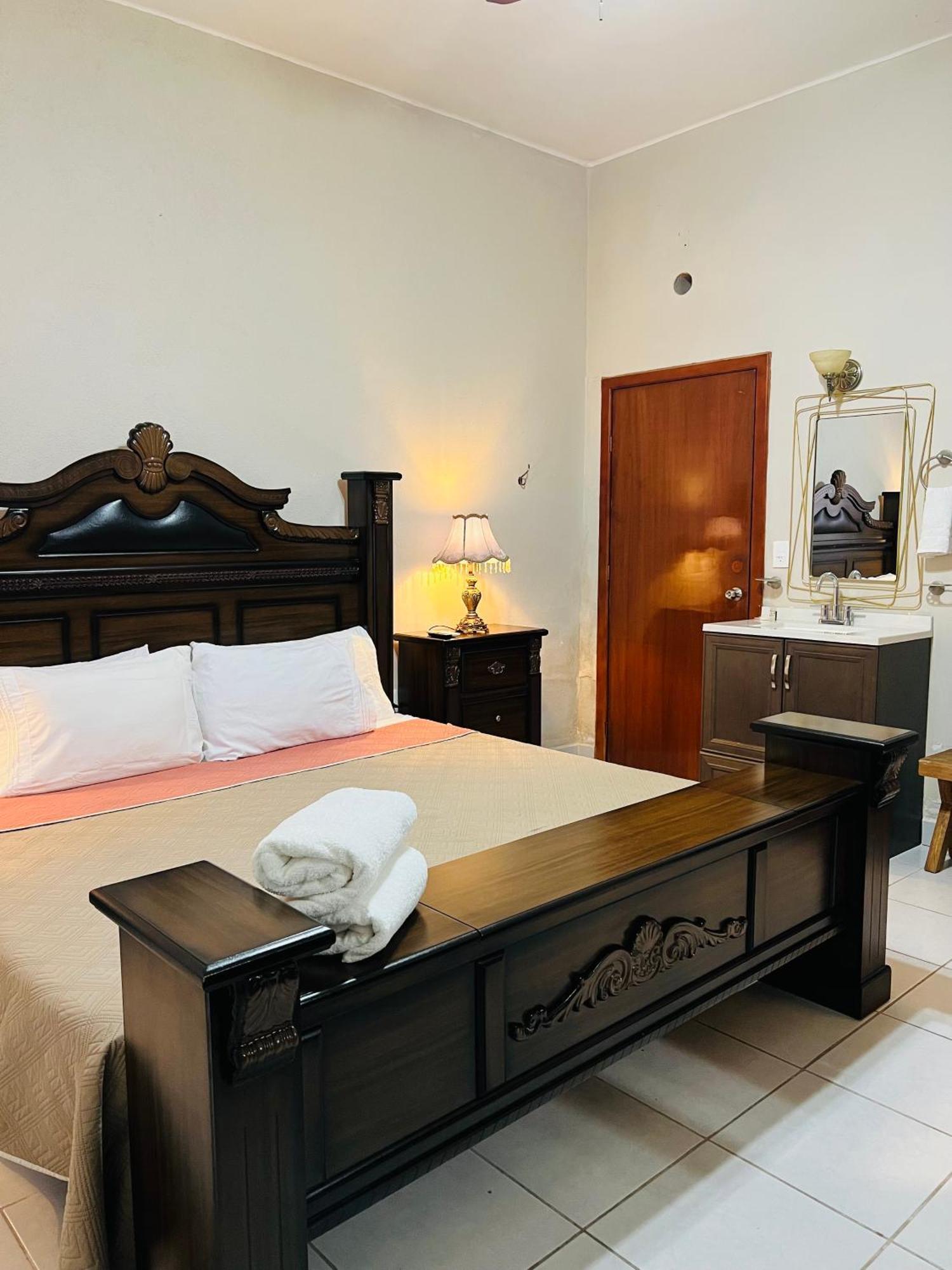 Hosteria Casa Marquez León de los Aldamas Extérieur photo