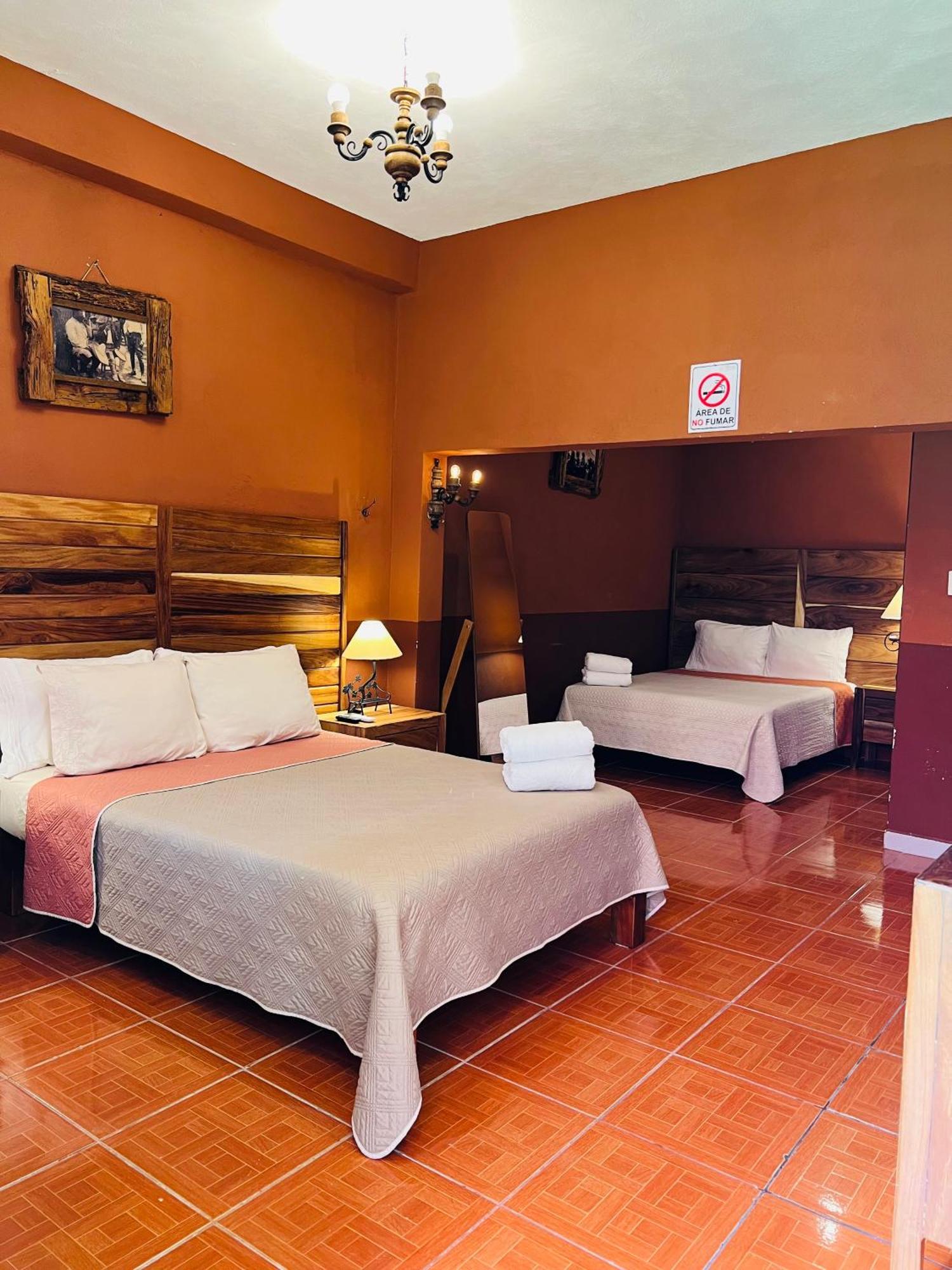 Hosteria Casa Marquez León de los Aldamas Extérieur photo
