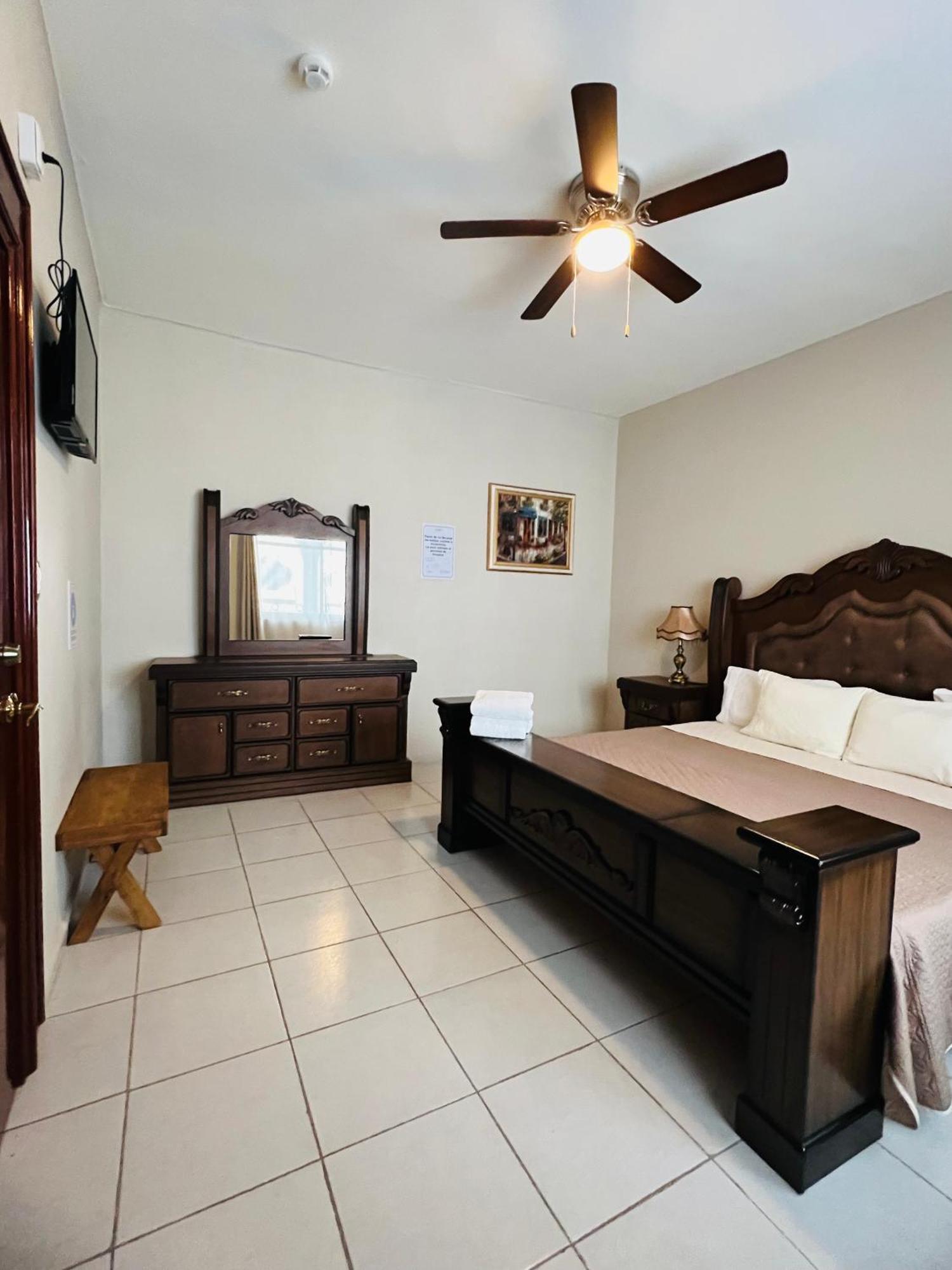 Hosteria Casa Marquez León de los Aldamas Extérieur photo
