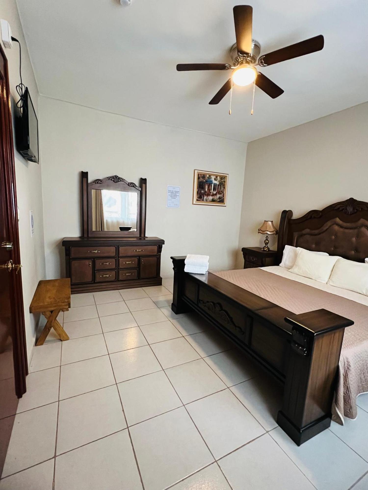 Hosteria Casa Marquez León de los Aldamas Extérieur photo