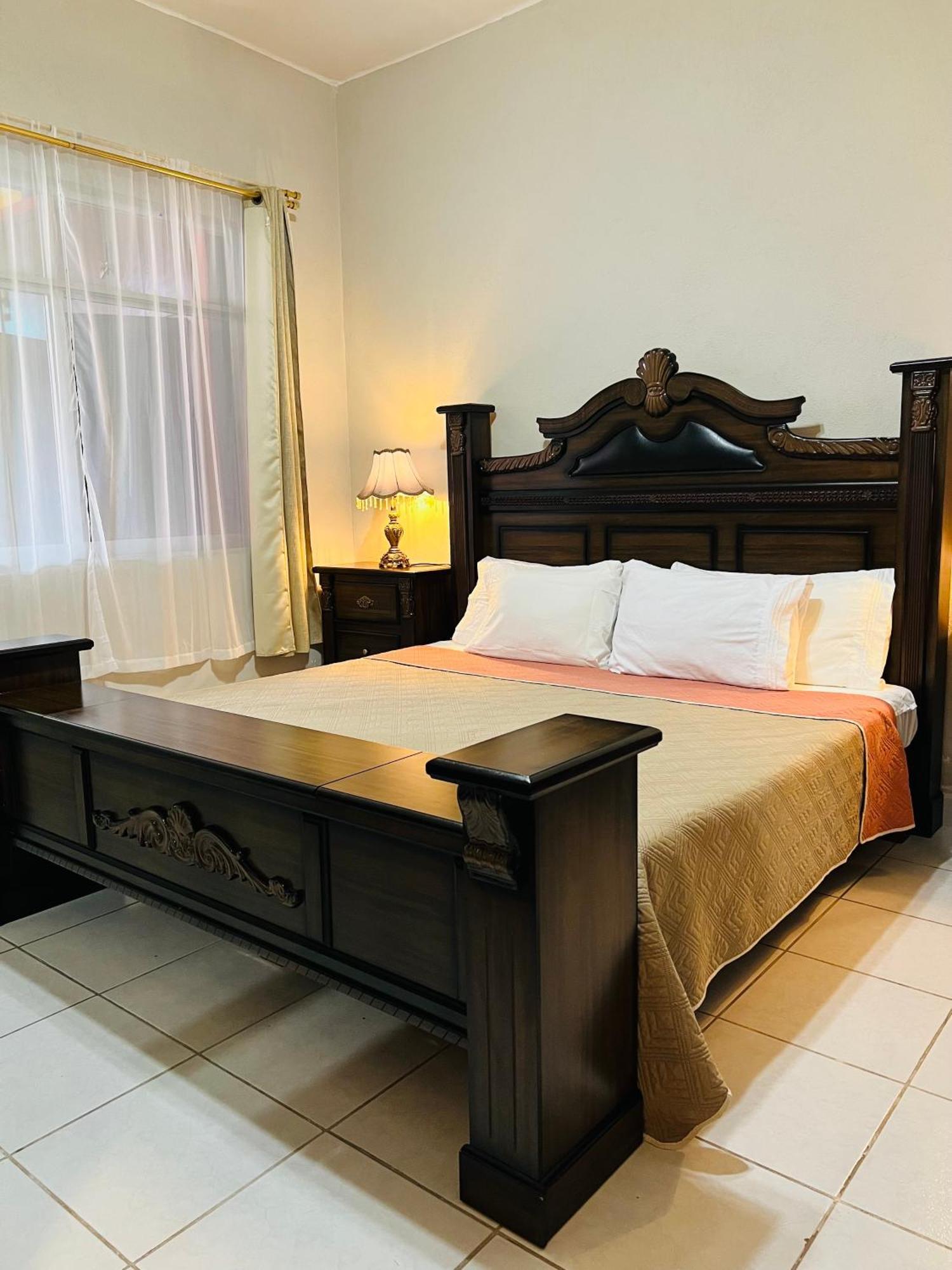 Hosteria Casa Marquez León de los Aldamas Extérieur photo